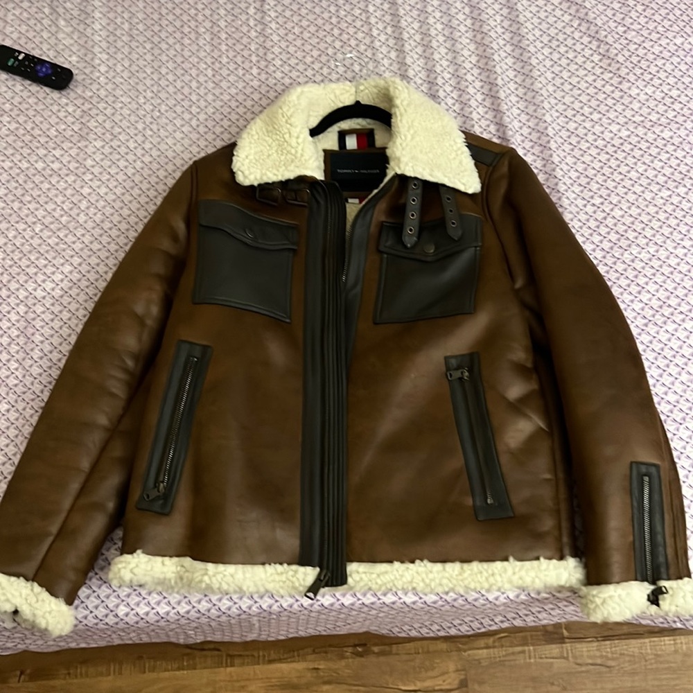 New tommy hilfiger leather men jacket size L.